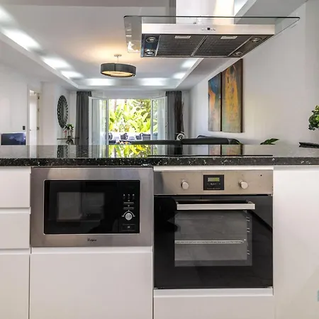 Luxurious Beachside In The Heart Of Puente Apartment Marbella