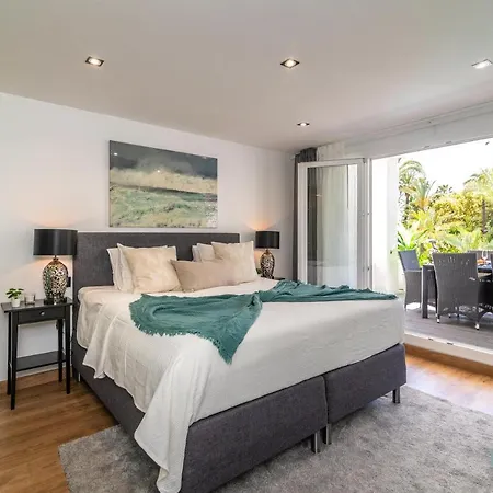 Apartment Luxurious Beachside In The Heart Of Puente Marbella